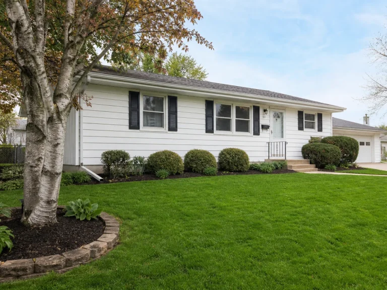 Professionally maintained shrubs and fresh mulch in Dike, Iowa